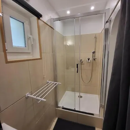 Grand Studio, Parking Prive, Cuisine Separee Apartment