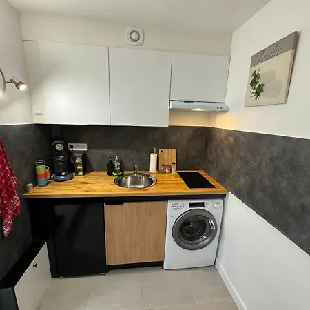 Grand Studio, Parking Prive, Cuisine Separee Apartment